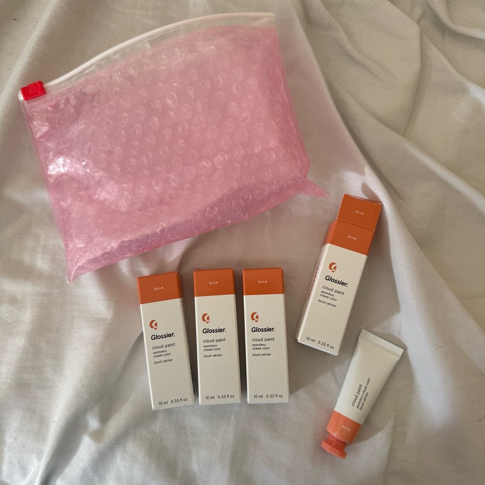 GLOSSIER CLOUDPAINT